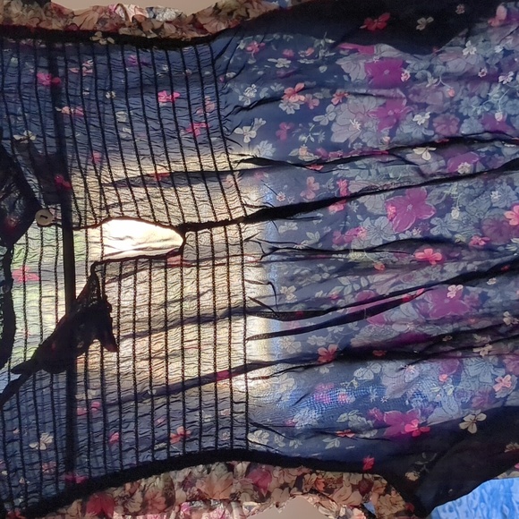 Maurices polyester top size L - Picture 9 of 11